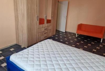 Apartament cu 2 camere decomandat în Tractorul