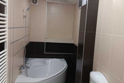 Apartament cu 3 camere decomandat în Vitrometan