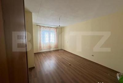 Casă cu 3 camere cu Teren 4075 Mp în Central - 1