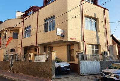 Casă individuală cu 5 camere cu Canalizare în Vitan
