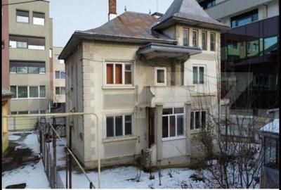 Casă cu 4 camere cu Teren 470 Mp în Central - 1