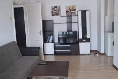 Apartament cu 2 camere semidecomandat, mobilat în Victoriei