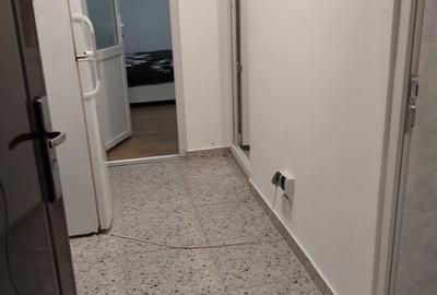 Garsonieră decomandată în Apărătorii Patriei