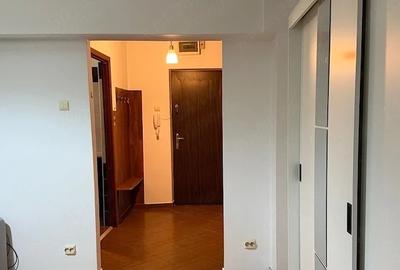 Apartament cu 2 camere semidecomandat, mobilat în Central