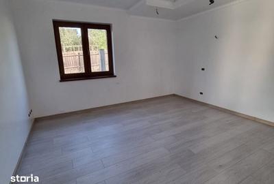 Casă cu 7 camere cu Teren 700 Mp în Miroslava - 10