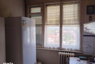 Apartament cu 3 camere semidecomandat în Andrei Mureșanu