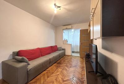 Apartament cu 3 camere semidecomandat, mobilat în P-ța Doina - 1