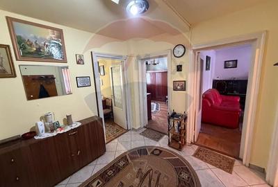 Apartament cu 3 camere decomandat, mobilat în Central