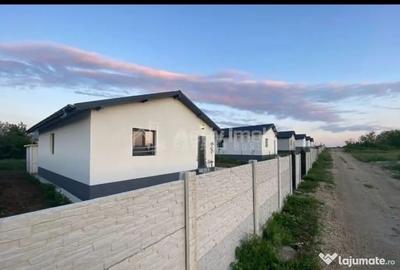 Casă cu 3 camere cu Teren 400 Mp în Central - 1