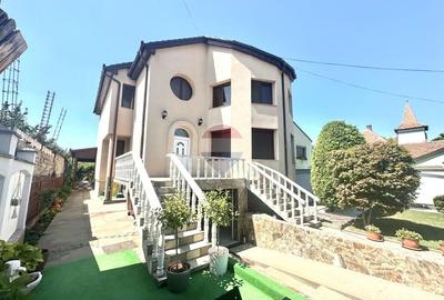 Casă individuală cu 7 camere cu Teren 504 Mp în Intim