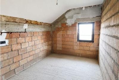 Casă cu 4 camere cu Teren 500 Mp în Central