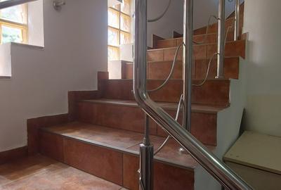 Casă cu 5 camere cu Canalizare în Tineretului - 24