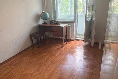 Apartament cu 3 camere decomandat, mobilat în Dristor