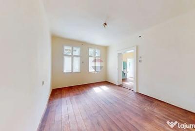 Casă cu 7 camere cu Teren 319 Mp în Centrul Civic