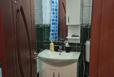 Apartament cu 3 camere semidecomandat în Exterior Vest