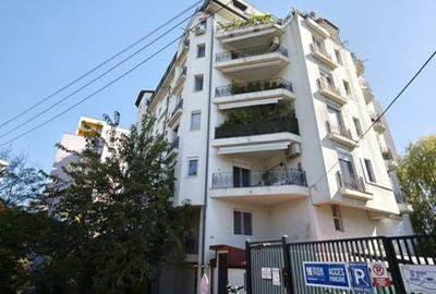 Apartament cu 3 camere semidecomandat în Tineretului