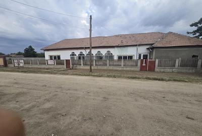 Casă cu Teren 1180 Mp în Central