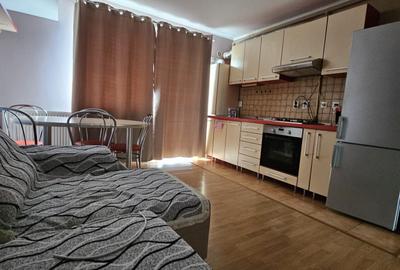 Apartament cu 3 camere semidecomandat, mobilat în Florești