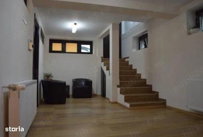 Apartament cu 4 camere în Central