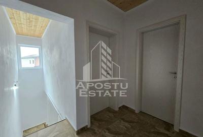 Casă cu 4 camere cu Teren 365 Mp în Bucovăț (Remetea Mare) - 1