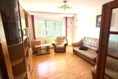 Apartament cu 3 camere decomandat în Sud