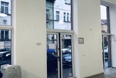 Spațiu comercial, de 46 mp, în Central - 1