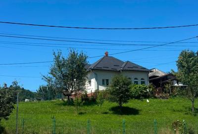 Casă cu 4 camere în Rucăr