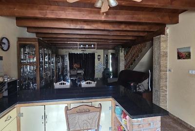 Casă cu 4 camere cu Teren 929 Mp în Central