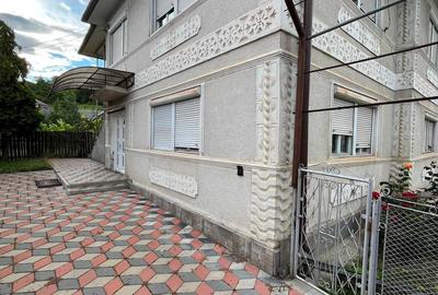 Casă cu 3 camere în Rebrișoara
