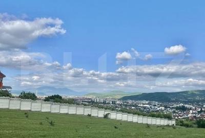Teren de 1900 mp, în Central