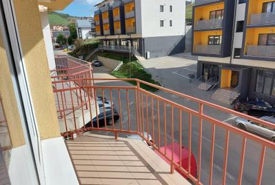 Apartament cu 3 camere semidecomandat în Florești
