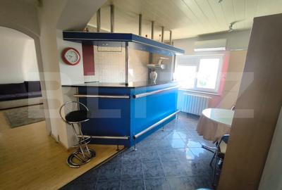Apartament cu 3 camere decomandat, mobilat în Central