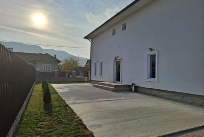 Casă cu 4 camere în Jiblea Nouă