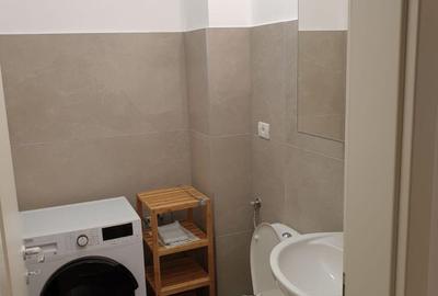 Apartament cu 3 camere decomandat în Exterior Vest