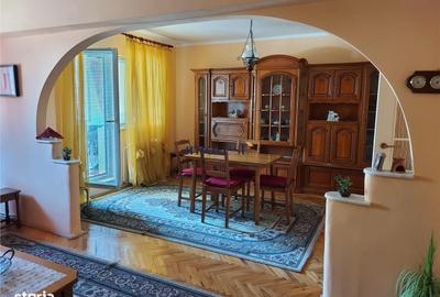 Apartament cu 4 camere în Lucian Blaga