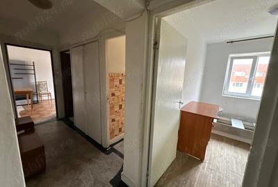 Apartament cu 3 camere semidecomandat în Central