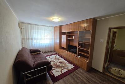 Apartament cu 3 camere decomandat, mobilat în Micro 17