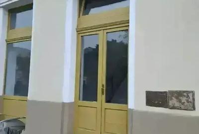 Spațiu comercial, de 48 mp, în Central - 4