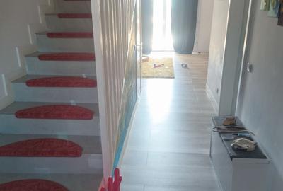 Casă cu 4 camere cu Teren 283 Mp în Domnești