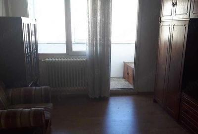 Apartament cu 2 camere decomandat în Titan