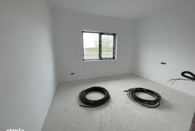 Casă cu 4 camere cu Teren 340 Mp în Clinceni