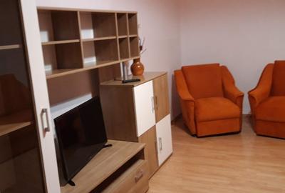 Apartament cu 3 camere decomandat în Dristor
