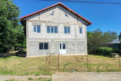 Casă cu Teren 900 Mp în Havârna - 1