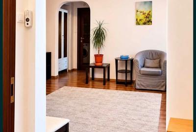 Apartament cu 2 camere, mobilat în Pajura