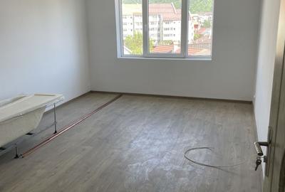 Apartament cu 2 camere decomandat în Independenței