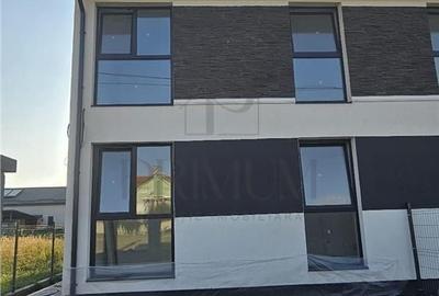 Casă cu 4 camere cu Teren 305 Mp în Central