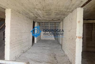 Casă cu 5 camere cu Teren 1250 Mp în Mahmudia