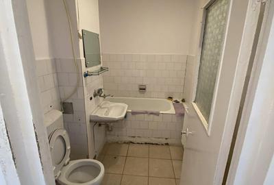 Apartament cu 3 camere decomandat în Micro 17