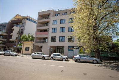 Birou, de 1,350 mp, în Romană - 2