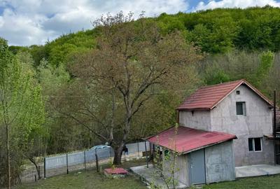 Casă cu 3 camere în Cislău